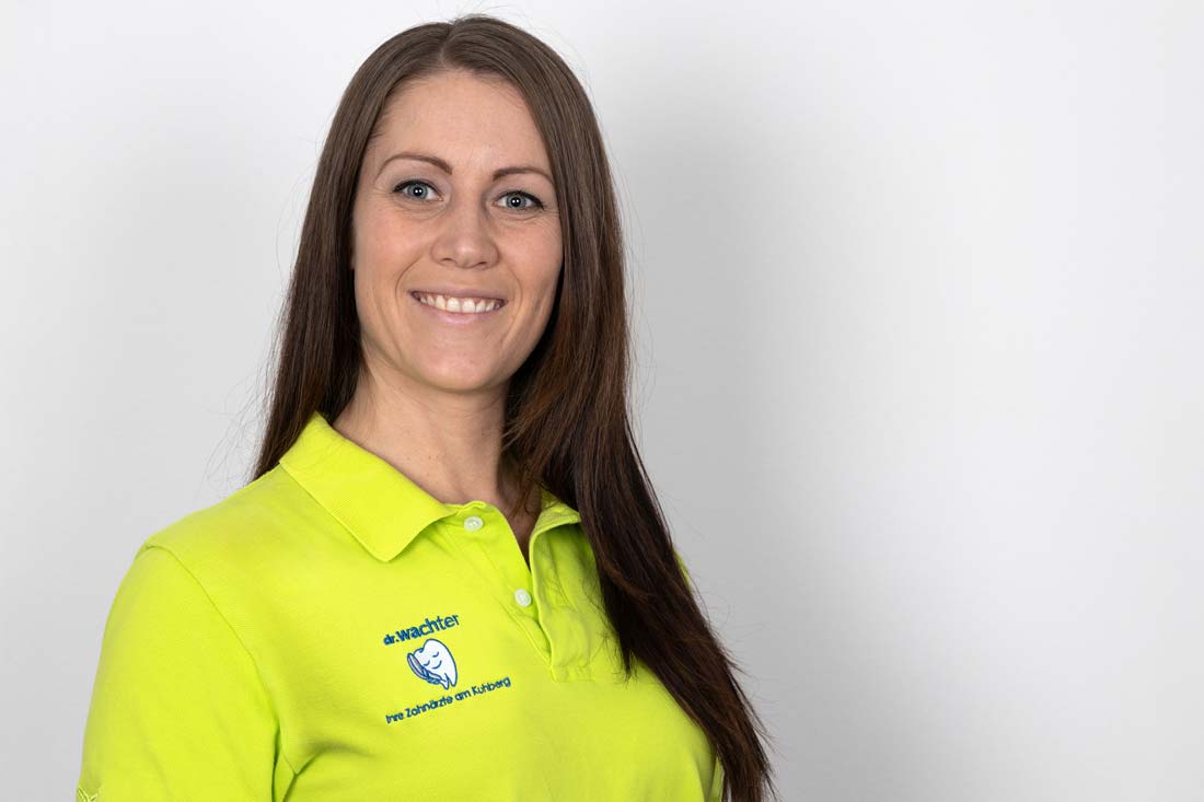 Team - Zahnarzt Ulm - Zahnarztpraxis Dr. Werner Boch - Mitarbeiterin Frau Petronio