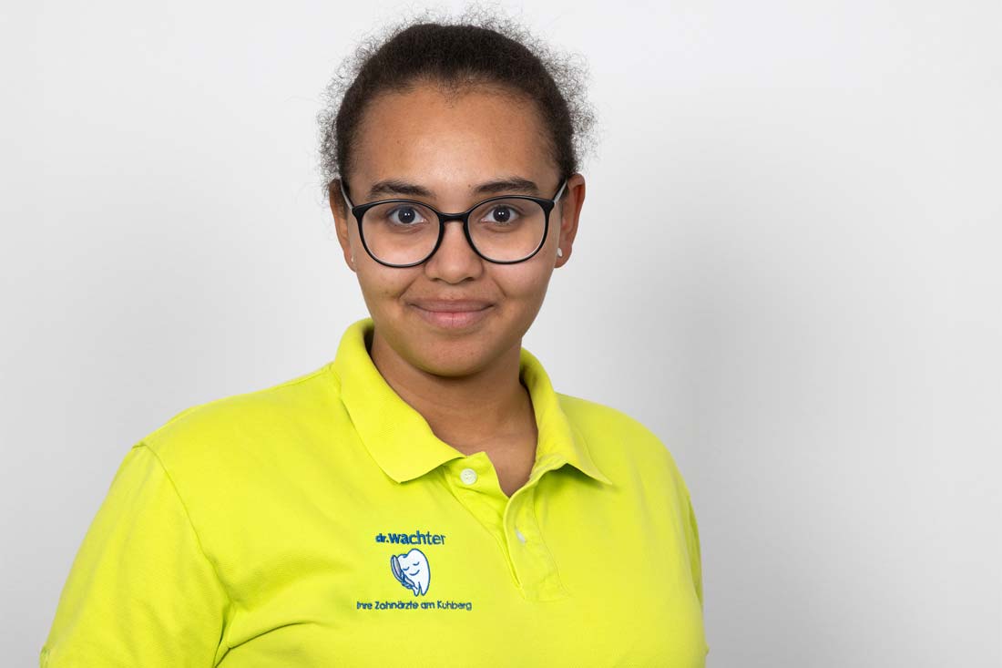 Team - Zahnarzt Ulm - Zahnarztpraxis Dr. Werner Boch - Mitarbeiterin Frau Bleilinger