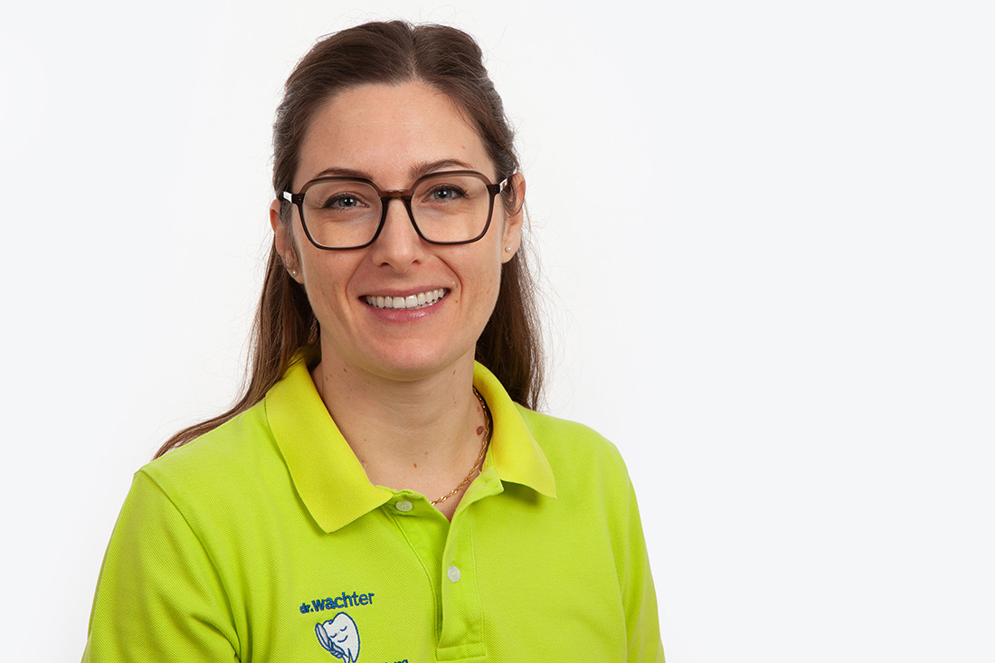 Team - Zahnarzt Ulm - Zahnarztpraxis Dr. Werner Boch - Mitarbeiterin Frau Petronio